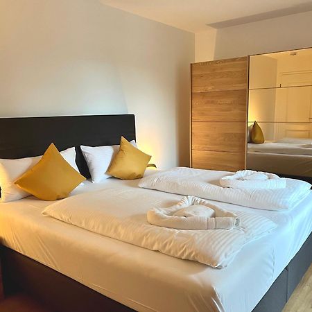 Palais Karl-Theodor Appartement Rotta Kamer foto